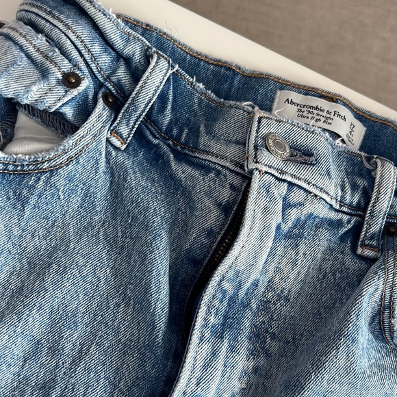 Abercrombie Curve Love Straight Jean - Picture 2 of 4